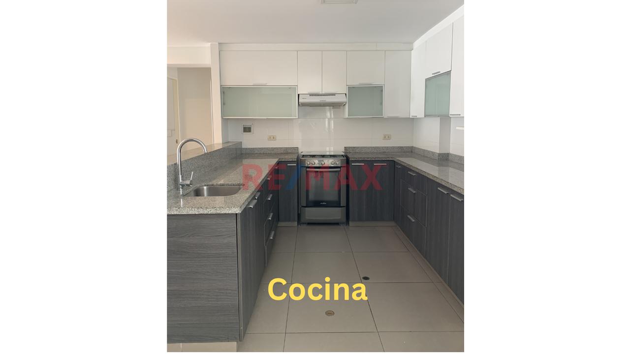 Venta De Amplio Departamento En Miraflores — foto 3