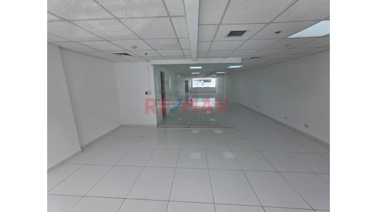 Vendo Amplia Oficina Remodelada En El Corazon De Miraflores — foto 12