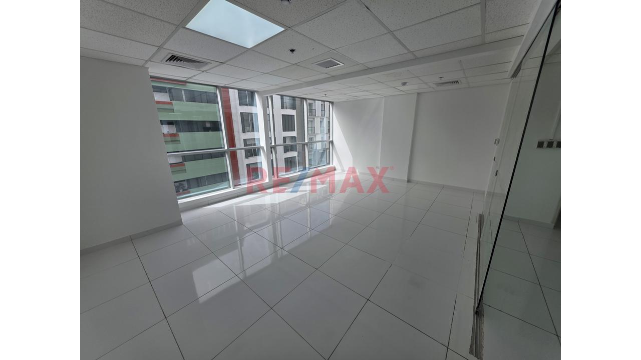 Vendo Amplia Oficina Remodelada En El Corazon De Miraflores — foto 10
