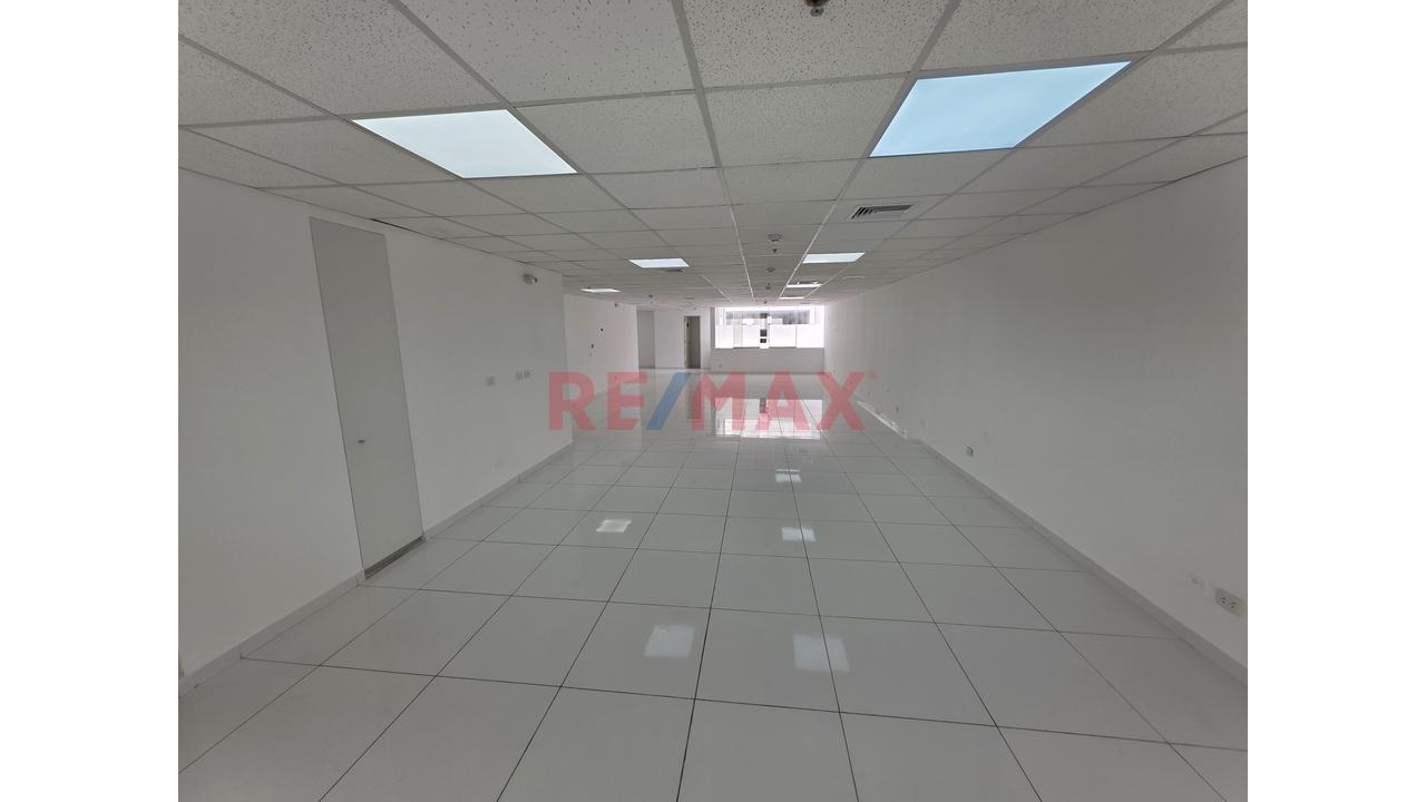 Vendo Amplia Oficina Remodelada En El Corazon De Miraflores — foto 11