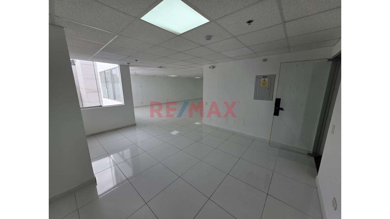 Vendo Amplia Oficina Remodelada En El Corazon De Miraflores — foto 2