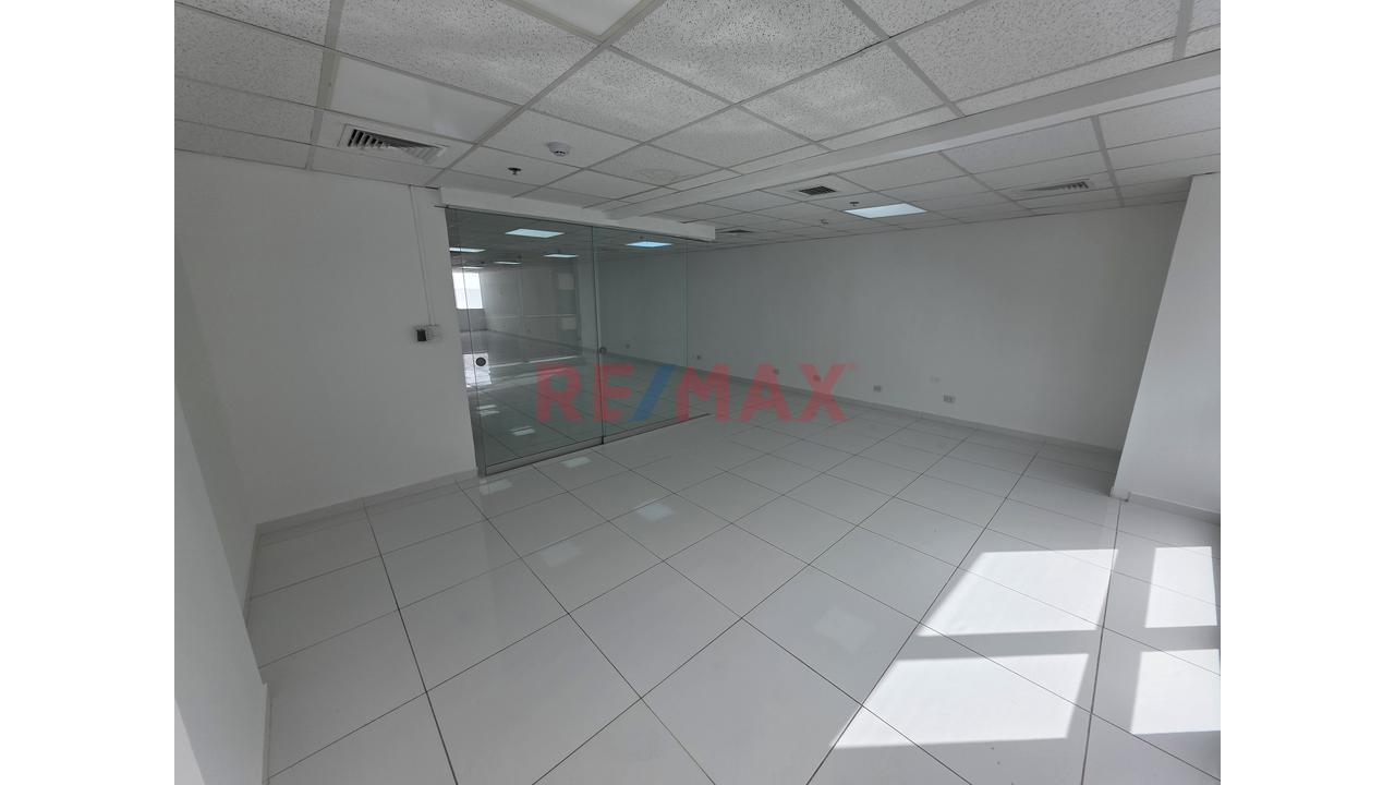 Vendo Amplia Oficina Remodelada En El Corazon De Miraflores — foto 14