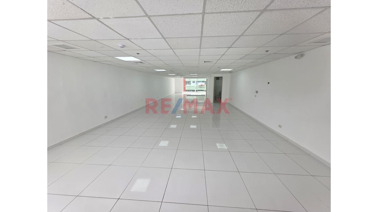 Vendo Amplia Oficina Remodelada En El Corazon De Miraflores — foto 5