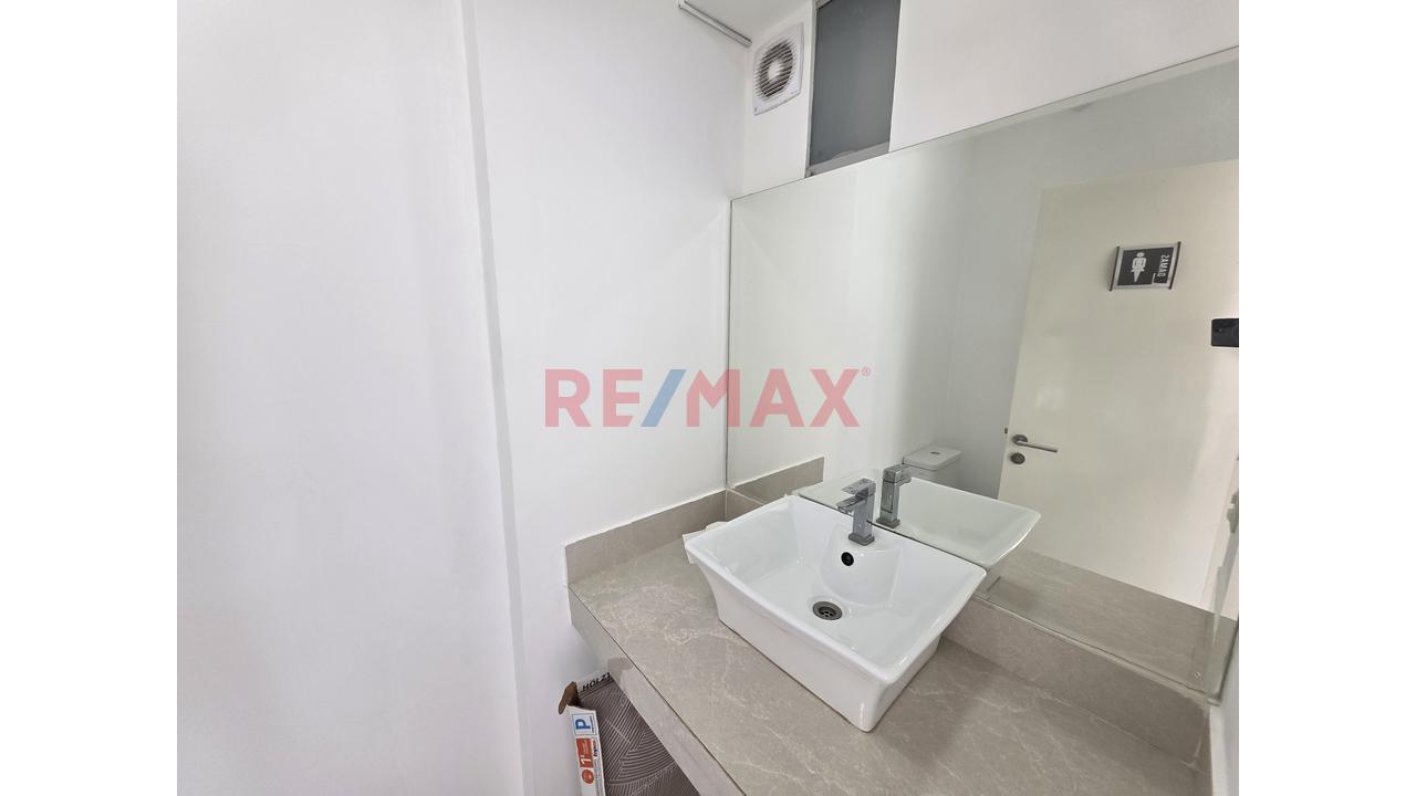Vendo Amplia Oficina Remodelada En El Corazon De Miraflores — foto 9