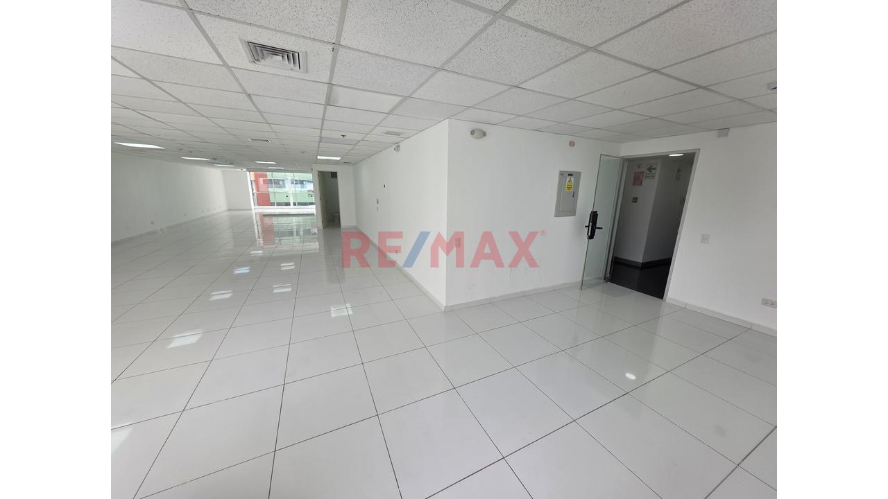 Vendo Amplia Oficina Remodelada En El Corazon De Miraflores — foto 3
