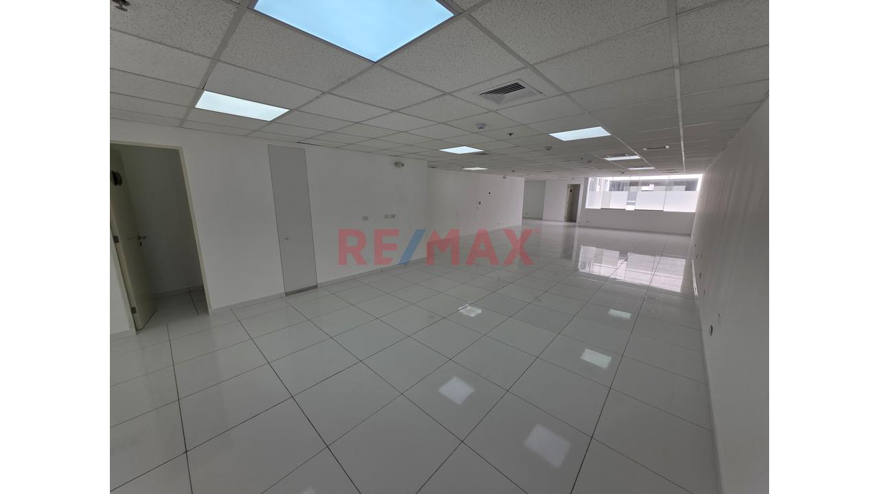 Vendo Amplia Oficina Remodelada En El Corazon De Miraflores — foto 7