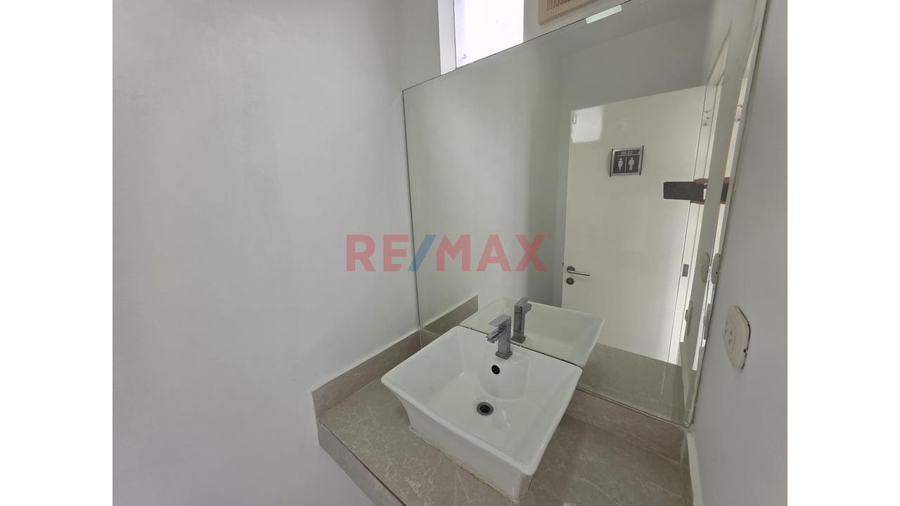 Vendo Amplia Oficina Remodelada En El Corazon De Miraflores — foto 4