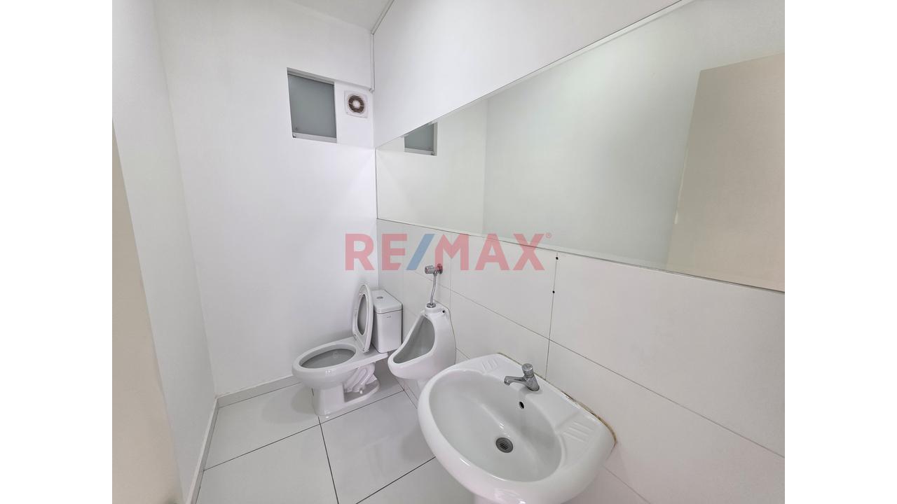 Vendo Amplia Oficina Remodelada En El Corazon De Miraflores — foto 8