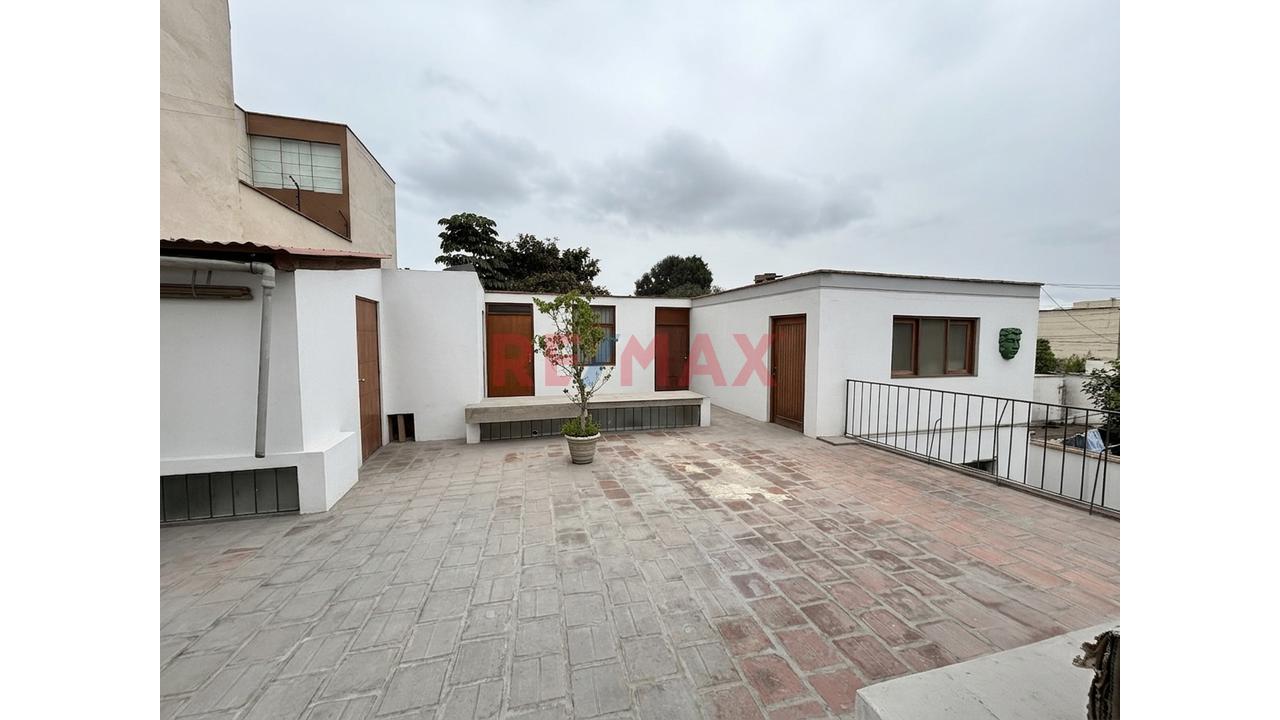 Oportunidad De Inversión: Terreno Para Proyecto Inmobiliario En San Isidro Ubicación Estratégica: Av. Gálvez Barrenechea, San Isidro.Precio No Negociable - 10