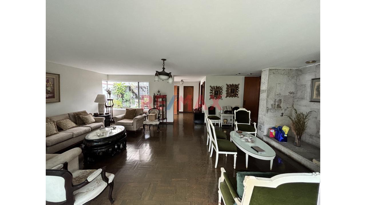 Oportunidad De Inversión: Terreno Para Proyecto Inmobiliario En San Isidro Ubicación Estratégica: Av. Gálvez Barrenechea, San Isidro.Precio No Negociable - 2