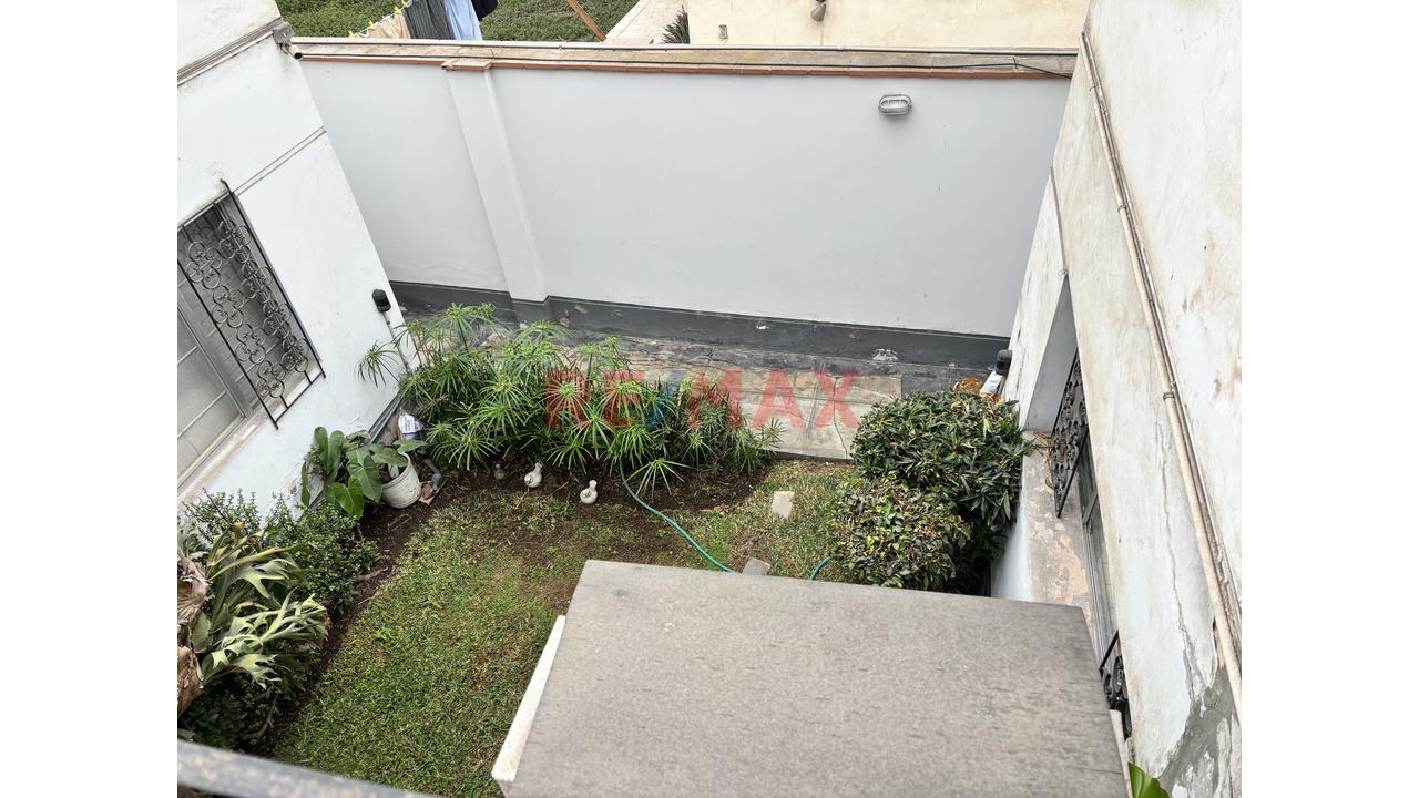 Oportunidad De Inversión: Terreno Para Proyecto Inmobiliario En San Isidro Ubicación Estratégica: Av. Gálvez Barrenechea, San Isidro.Precio No Negociable - 13