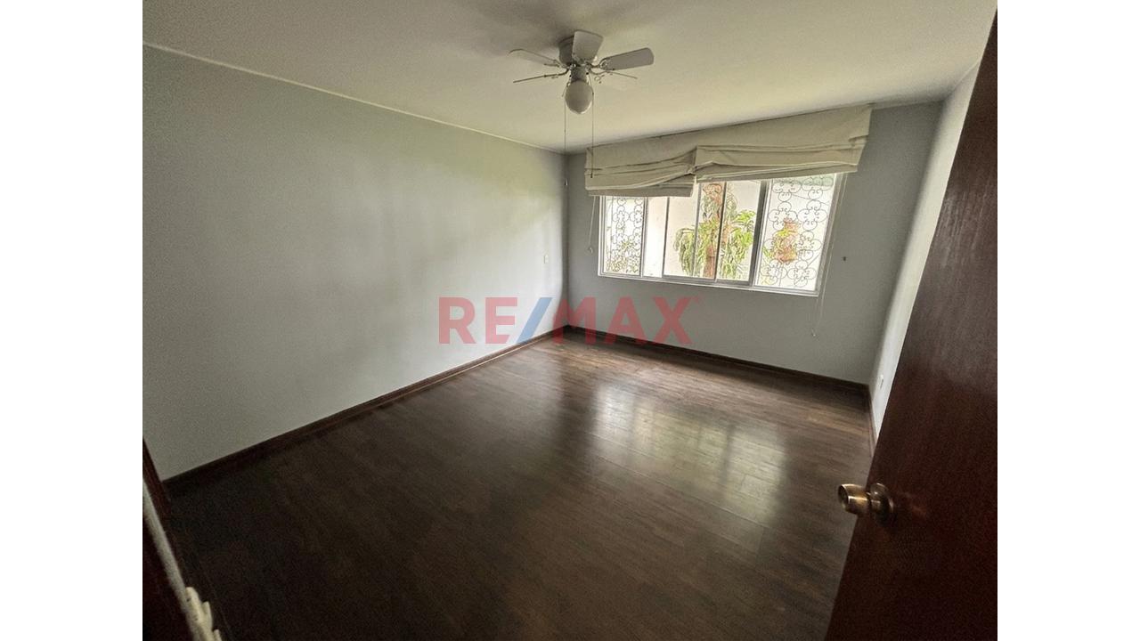 Oportunidad De Inversión: Terreno Para Proyecto Inmobiliario En San Isidro Ubicación Estratégica: Av. Gálvez Barrenechea, San Isidro.Precio No Negociable - 5
