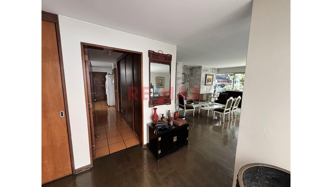 Oportunidad De Inversión: Terreno Para Proyecto Inmobiliario En San Isidro Ubicación Estratégica: Av. Gálvez Barrenechea, San Isidro.Precio No Negociable - 9
