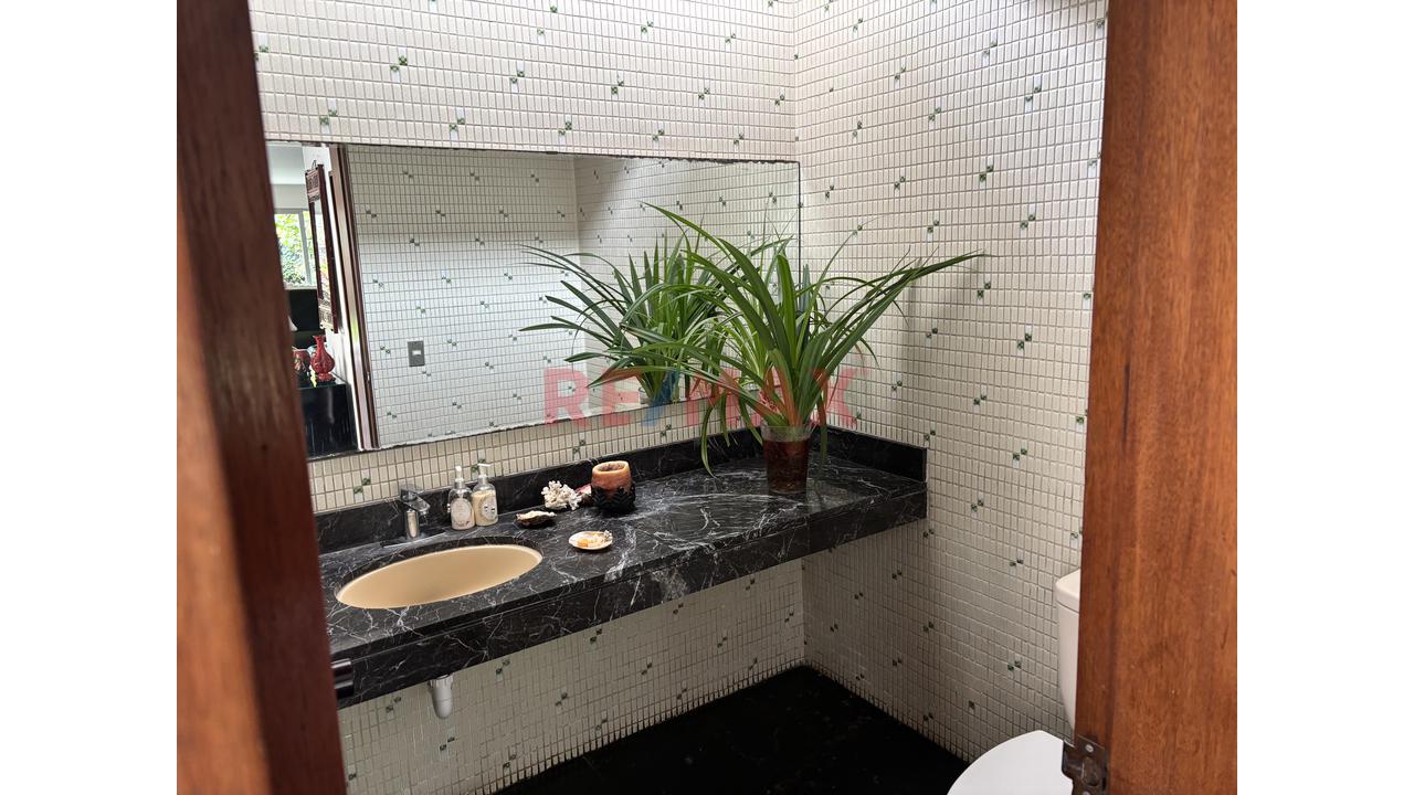 Oportunidad De Inversión: Terreno Para Proyecto Inmobiliario En San Isidro Ubicación Estratégica: Av. Gálvez Barrenechea, San Isidro.Precio No Negociable - 3
