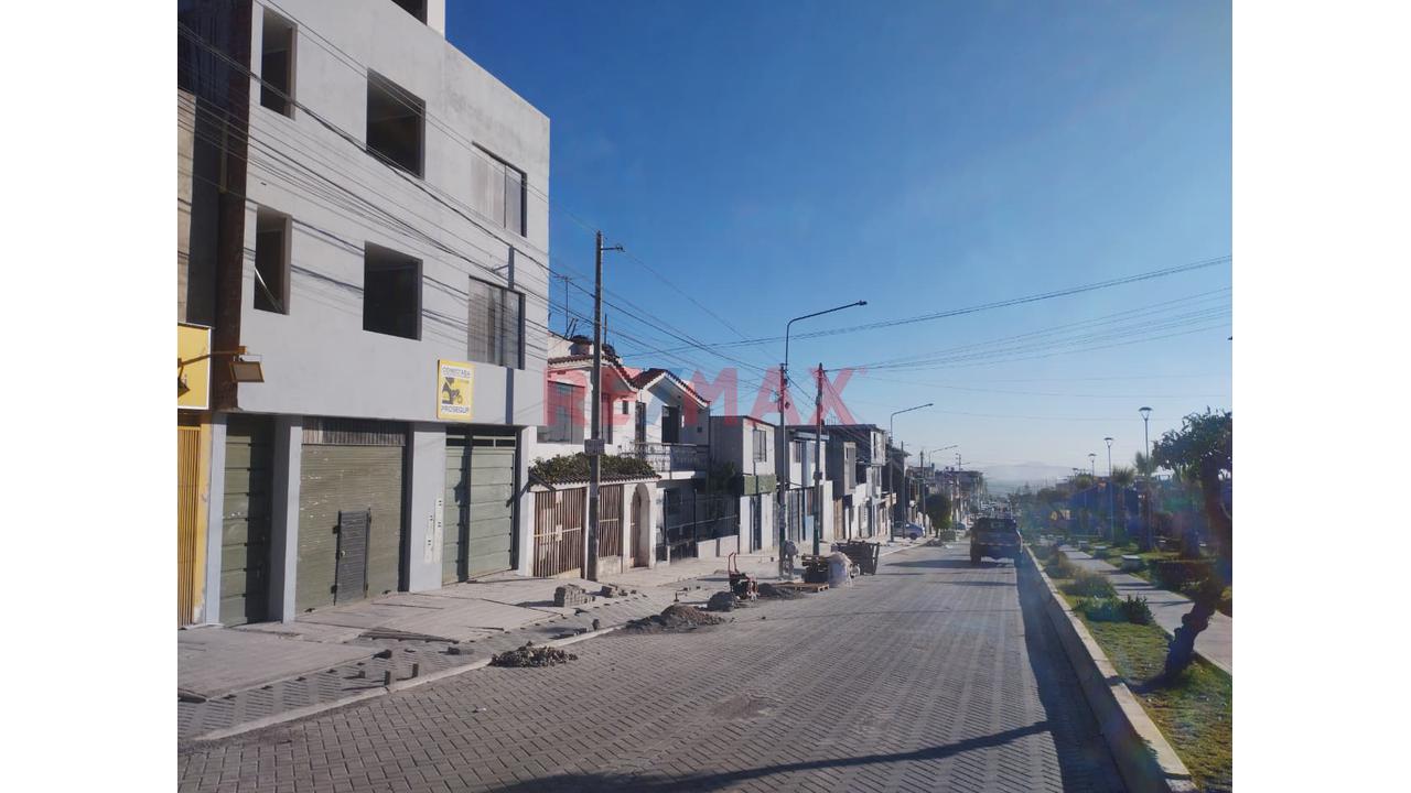 🏢 ¡Local Comercial Listo De 229M²! Av. Principal, Servicios Completos Y Vecino De Marca Top - 4