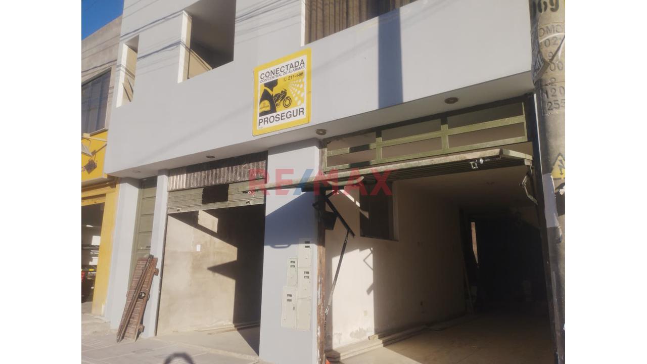 🏢 ¡Local Comercial Listo De 229M²! Av. Principal, Servicios Completos Y Vecino De Marca Top - 11