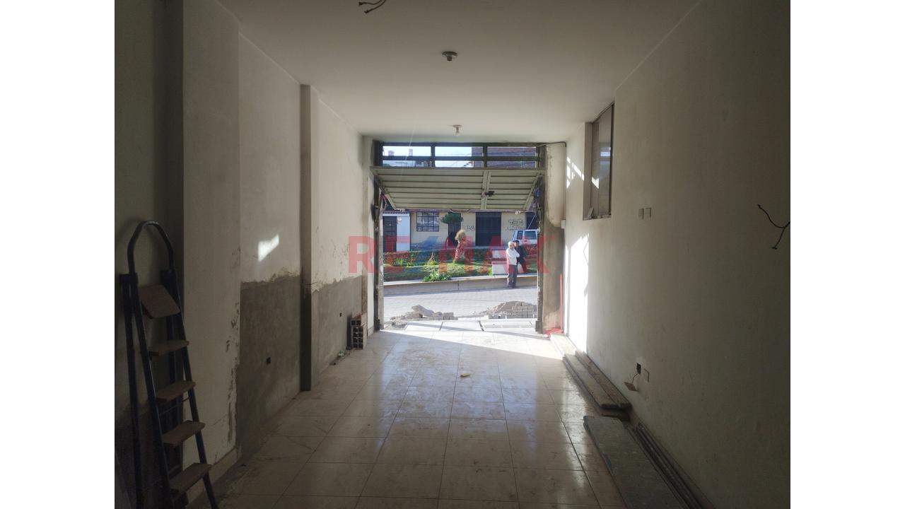 🏢 ¡Local Comercial Listo De 229M²! Av. Principal, Servicios Completos Y Vecino De Marca Top - 2