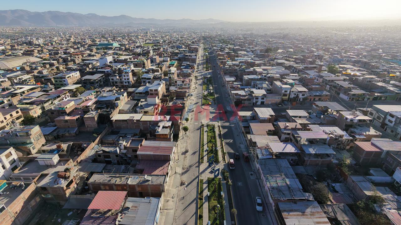 🏢 ¡Local Comercial Listo De 229M²! Av. Principal, Servicios Completos Y Vecino De Marca Top - 7