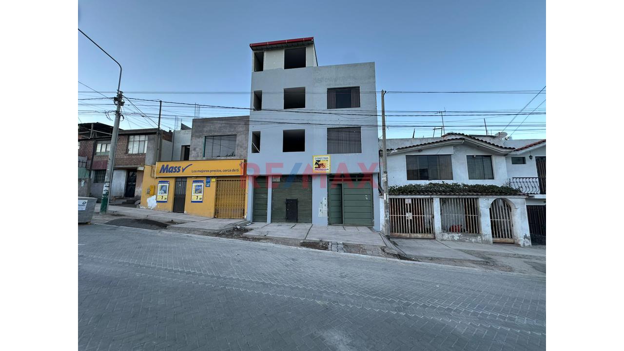 🏢 ¡Local Comercial Listo De 229M²! Av. Principal, Servicios Completos Y Vecino De Marca Top - 8