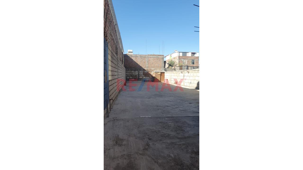🏢 ¡Local Comercial Listo De 229M²! Av. Principal, Servicios Completos Y Vecino De Marca Top - 5