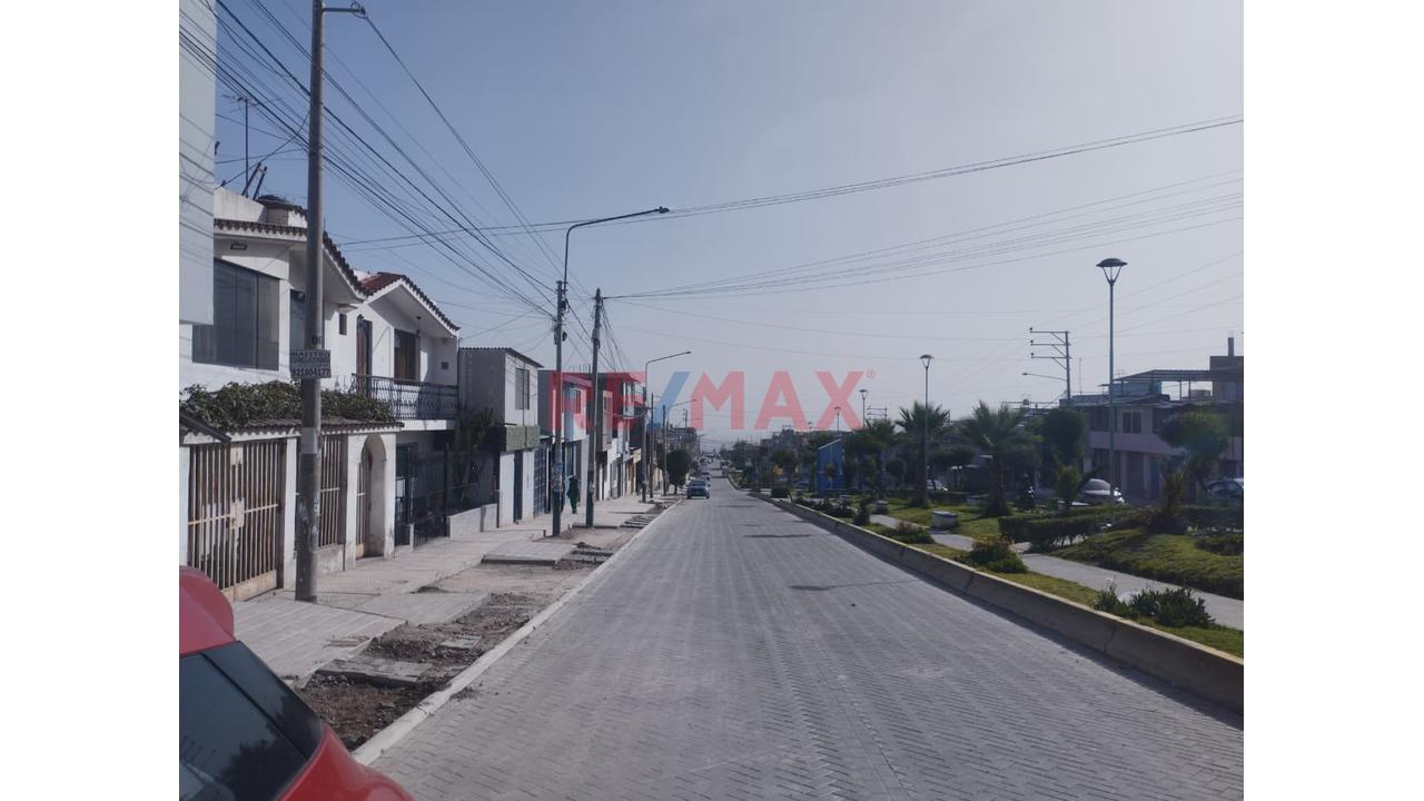 🏢 ¡Local Comercial Listo De 229M²! Av. Principal, Servicios Completos Y Vecino De Marca Top - 10
