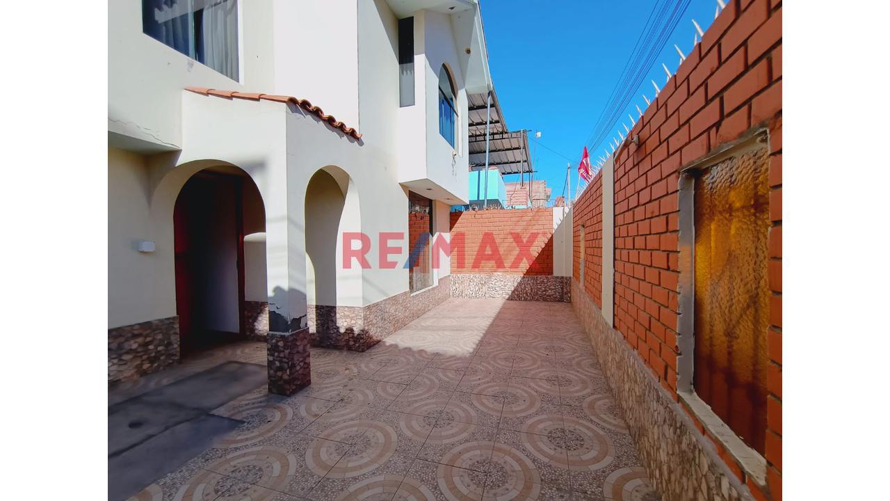 Se Alquila Casa Para Empresas A Una Cuadra De La Plaza Principal De Congata