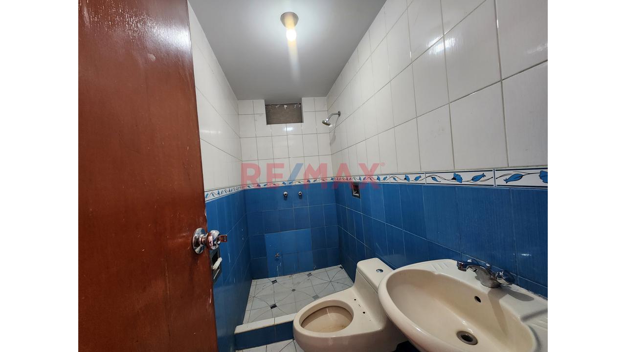Casa En Interior Con Ingreso De Carro Para 6 Cocheras A 1 Cuadra Del Tablon Y A 1 Cuadra Av Mariscal Castilla, Miraflores - 6