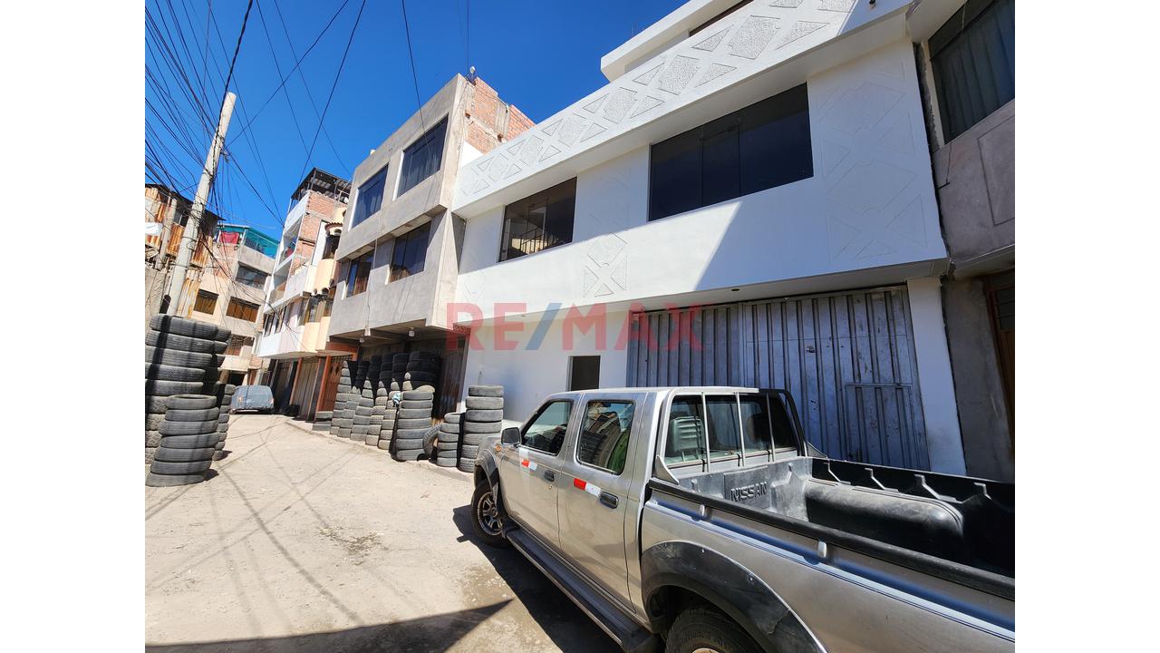 Casa En Interior Con Ingreso De Carro Para 6 Cocheras A 1 Cuadra Del Tablon Y A 1 Cuadra Av Mariscal Castilla, Miraflores - 8