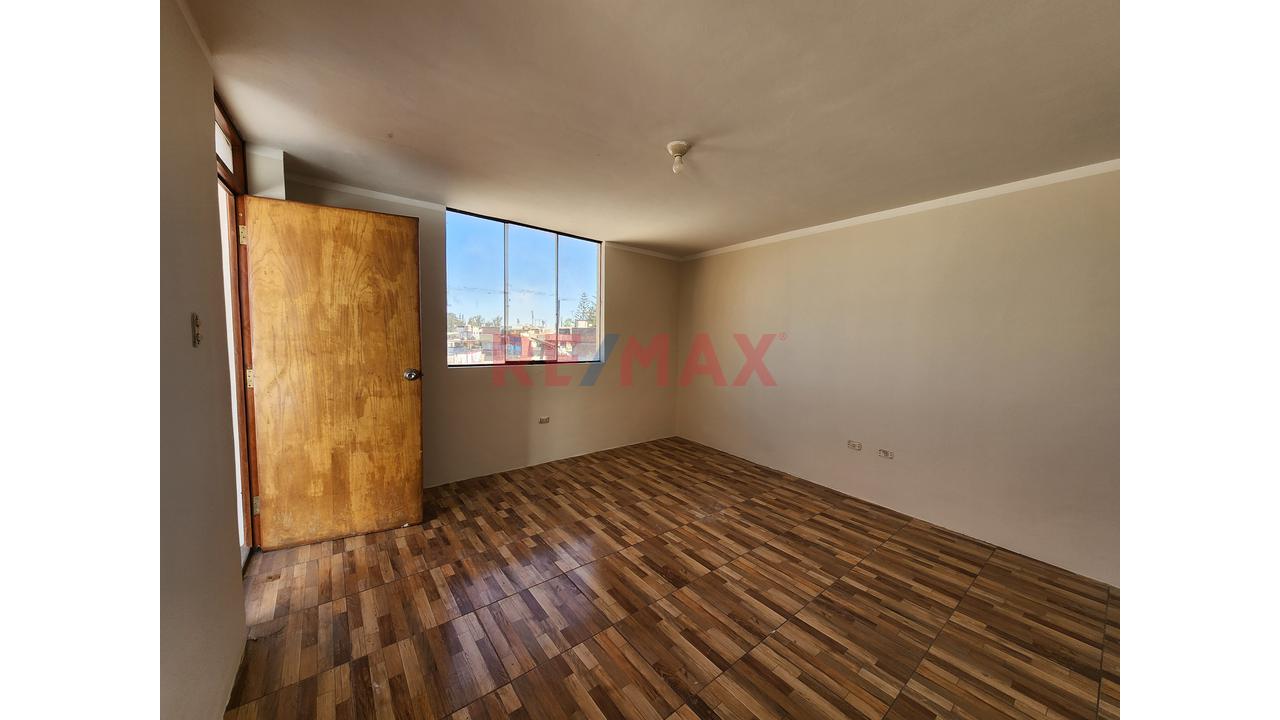 Casa En Interior Con Ingreso De Carro Para 6 Cocheras A 1 Cuadra Del Tablon Y A 1 Cuadra Av Mariscal Castilla, Miraflores - 12