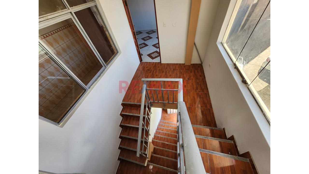 Casa En Interior Con Ingreso De Carro Para 6 Cocheras A 1 Cuadra Del Tablon Y A 1 Cuadra Av Mariscal Castilla, Miraflores - 3