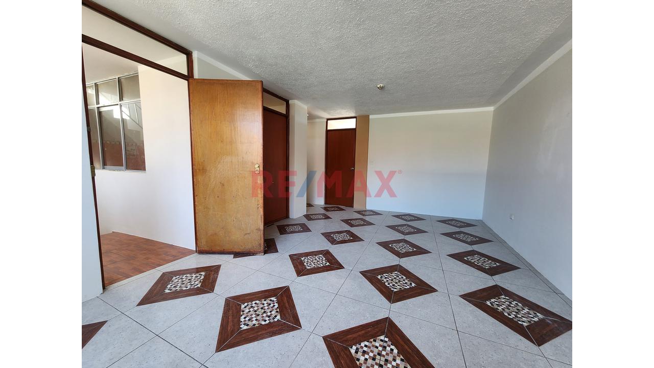 Casa En Interior Con Ingreso De Carro Para 6 Cocheras A 1 Cuadra Del Tablon Y A 1 Cuadra Av Mariscal Castilla, Miraflores - 13