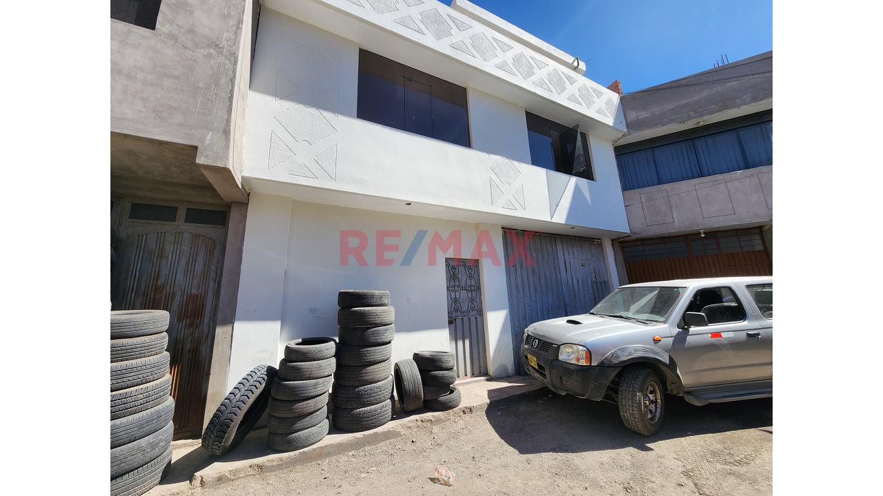Casa En Interior Con Ingreso De Carro Para 6 Cocheras A 1 Cuadra Del Tablon Y A 1 Cuadra Av Mariscal Castilla, Miraflores - 14