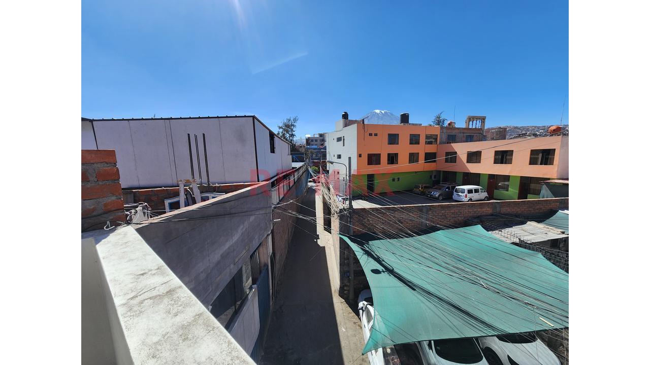 Casa En Interior Con Ingreso De Carro Para 6 Cocheras A 1 Cuadra Del Tablon Y A 1 Cuadra Av Mariscal Castilla, Miraflores - 15