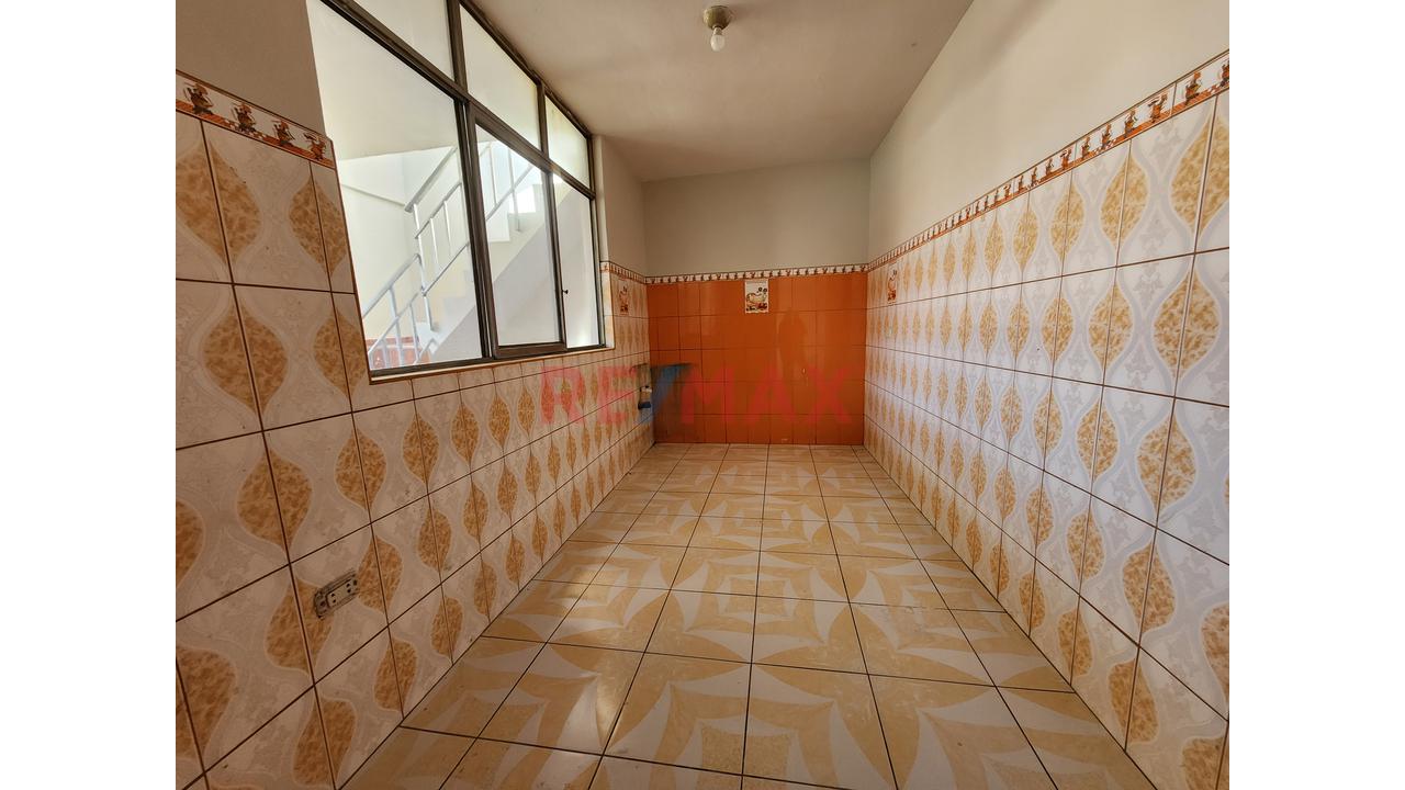 Casa En Interior Con Ingreso De Carro Para 6 Cocheras A 1 Cuadra Del Tablon Y A 1 Cuadra Av Mariscal Castilla, Miraflores - 7
