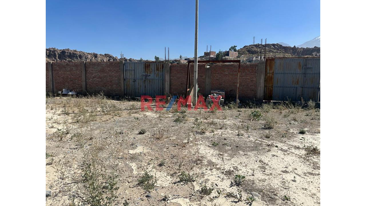 🏡 Terreno En Esquina De 300 M² En Villa Confraternidad – Alto Selva Alegre - 1