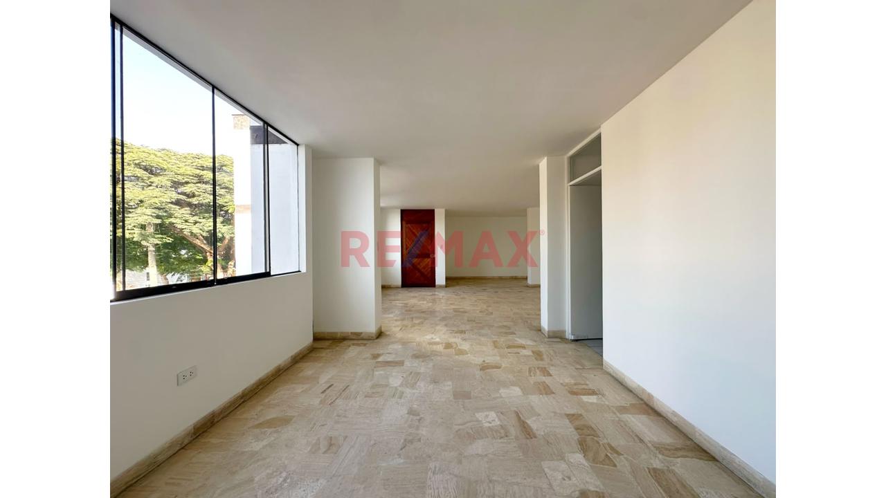 🏡 Amplio Departamento En Los Aromos, La Molina | Us$240,000 — foto 2