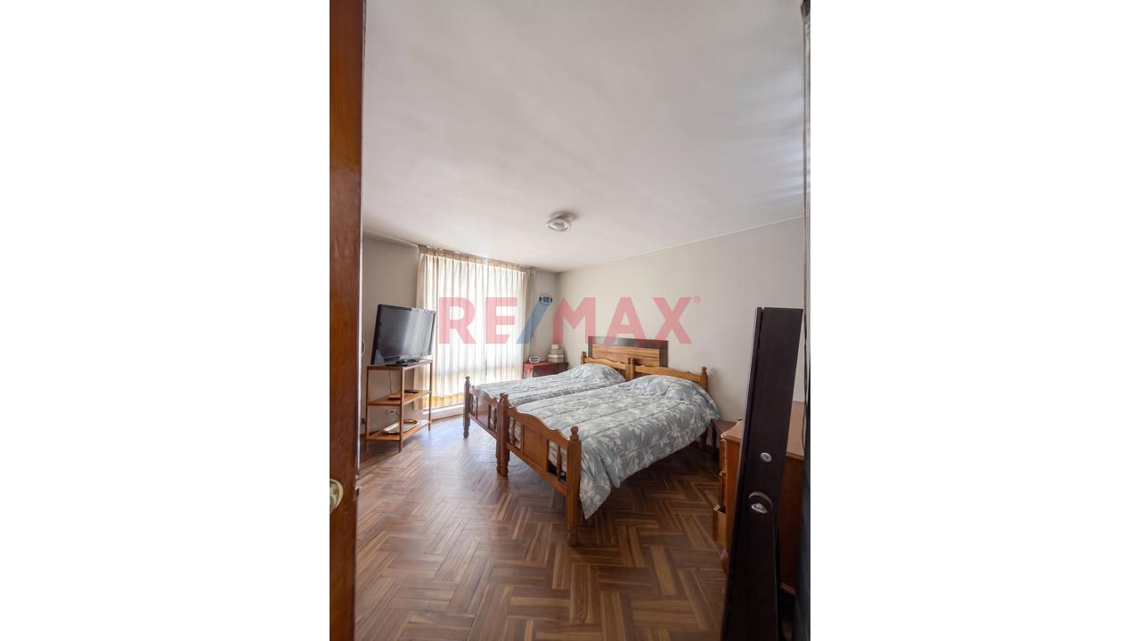 Amplia Casa De 324 M² En Venta En El Cercado De Arequipa-----Ideal Para:  * Oficinas Administrativas. * Consultorios Médicos O Odontológicos. * Centro De Capacitación. * Hostal U Hospedaje. * Airbnb. — foto 8