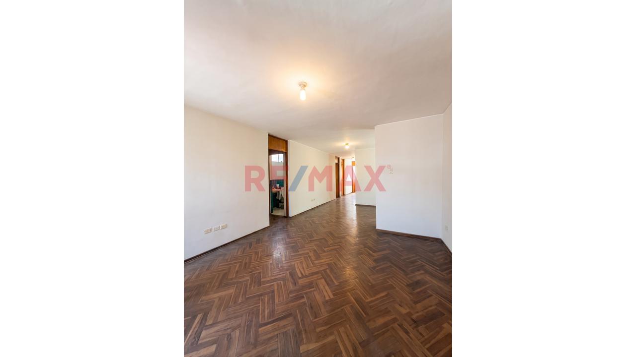 Amplia Casa De 324 M² En Venta En El Cercado De Arequipa-----Ideal Para:  * Oficinas Administrativas. * Consultorios Médicos O Odontológicos. * Centro De Capacitación. * Hostal U Hospedaje. * Airbnb. — foto 12