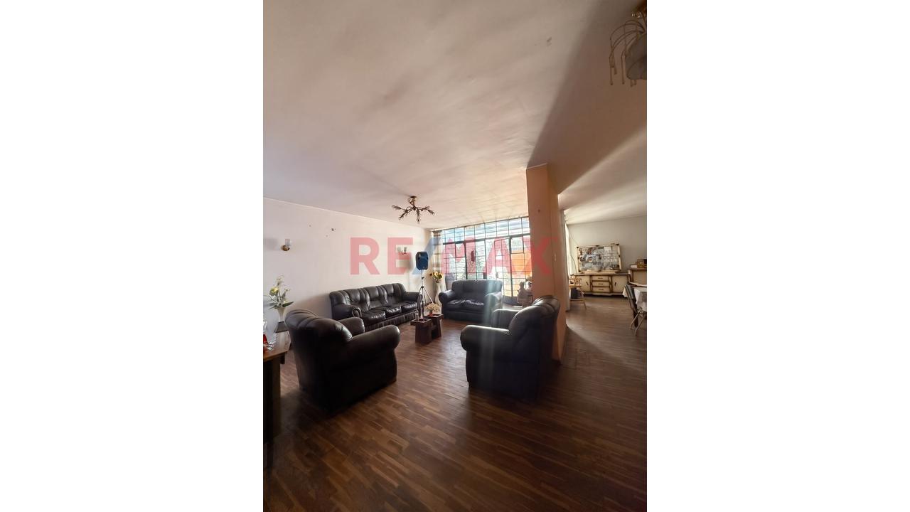 Amplia Casa De 324 M² En Venta En El Cercado De Arequipa-----Ideal Para:  * Oficinas Administrativas. * Consultorios Médicos O Odontológicos. * Centro De Capacitación. * Hostal U Hospedaje. * Airbnb. — foto 5
