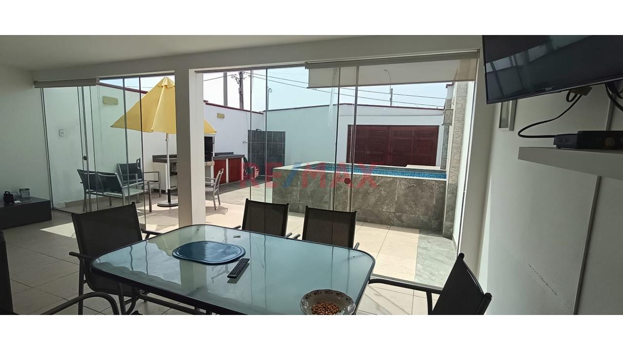 Casa En Venta En Playa Los Lobos! Segunda Fila, ¡A Pasos Del Mar! - 1