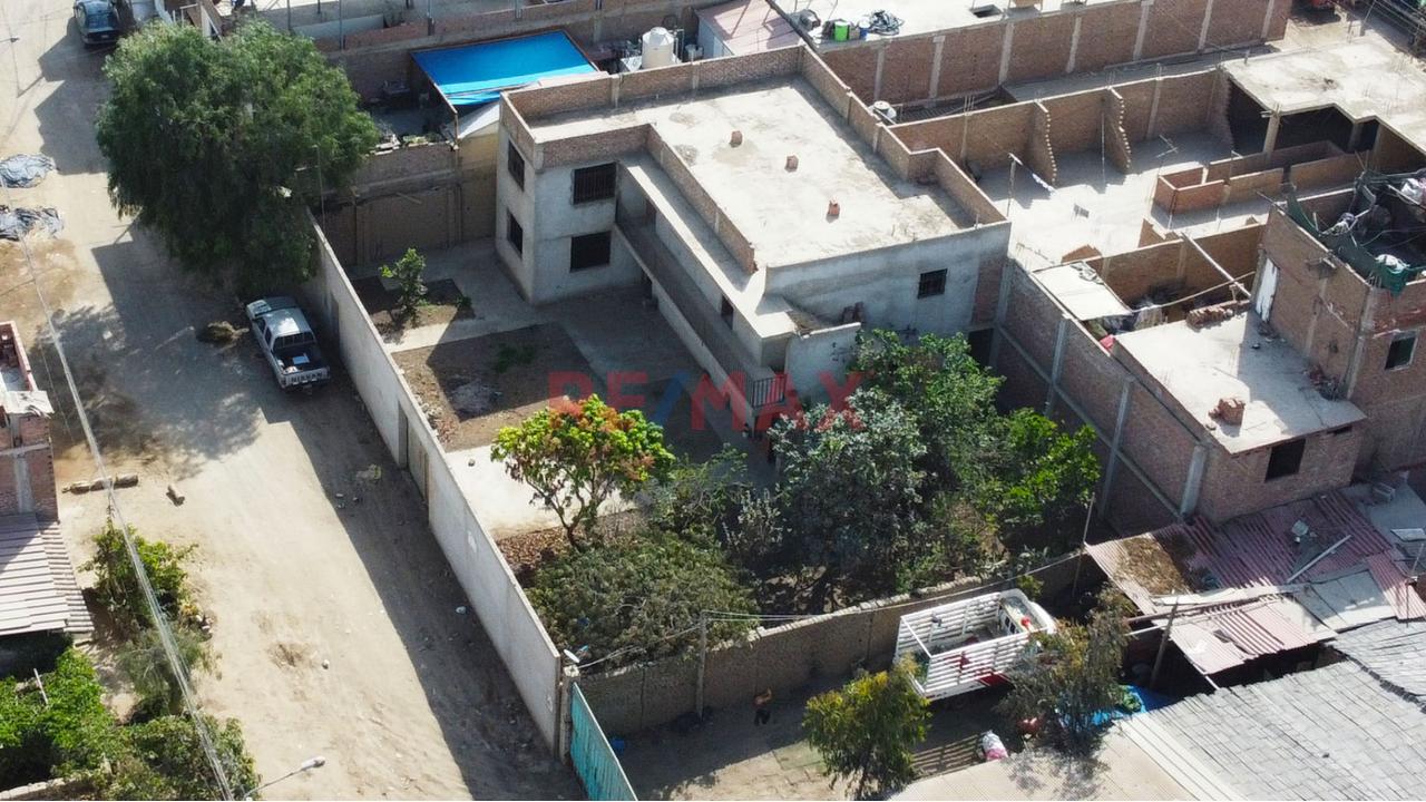 Casa Sin Acabados De 2 Pisos En Amplio Terreno En Sector Santa Rosa - Moche / Cerca A La Planta De La Coca Cola - 1
