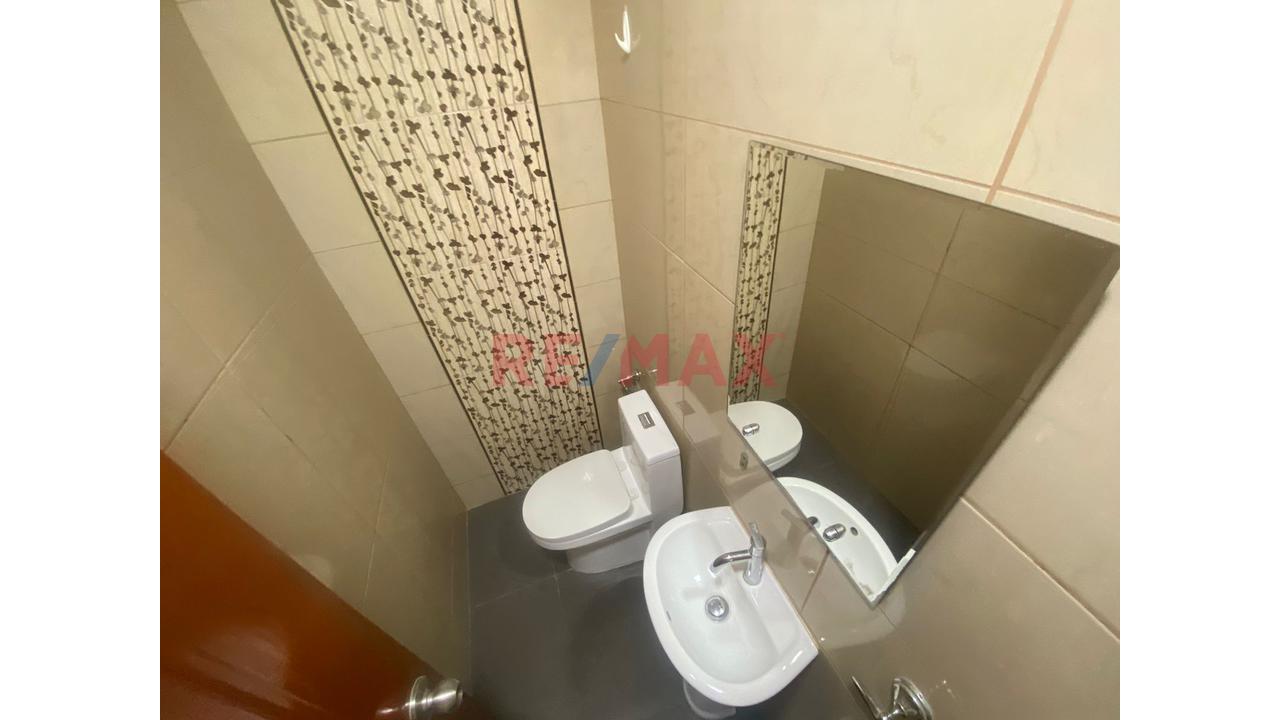 Amplio Departamento En 2Do Piso Con Cochera En Urb Los Robles De La Molina — foto 5