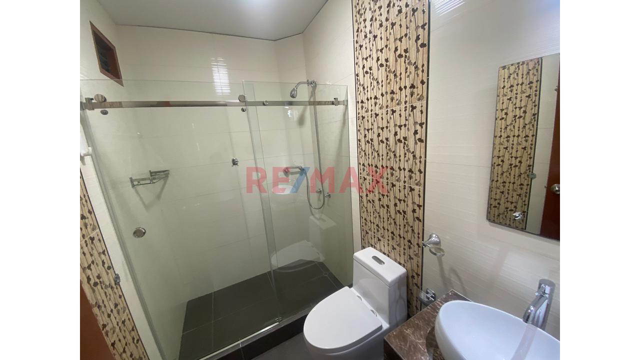 Amplio Departamento En 2Do Piso Con Cochera En Urb Los Robles De La Molina — foto 15
