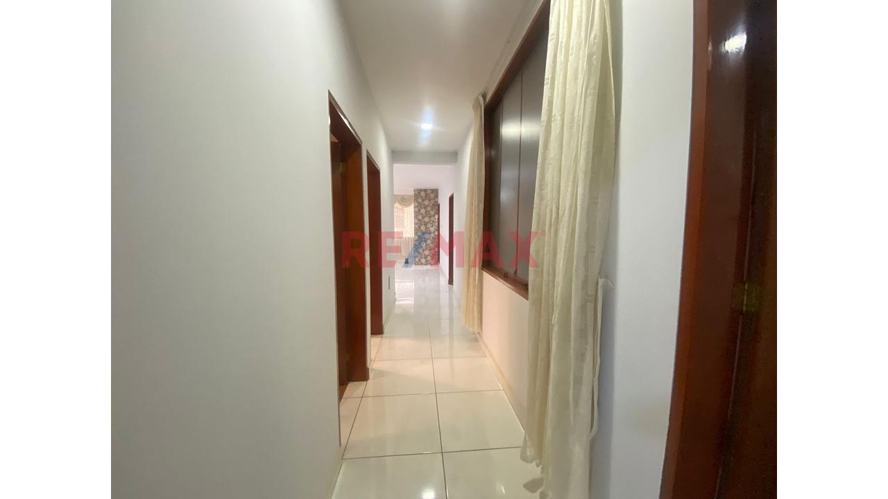 Amplio Departamento En 2Do Piso Con Cochera En Urb Los Robles De La Molina — foto 13