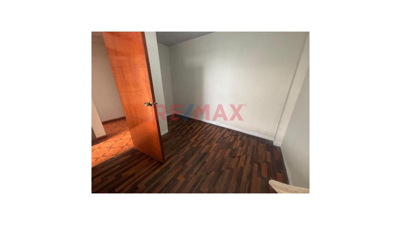 Ocasion! Vendo Depa En El Tercer Y Segundo Piso 260 M² De Ocasion En La Urb El Trebol — foto 9