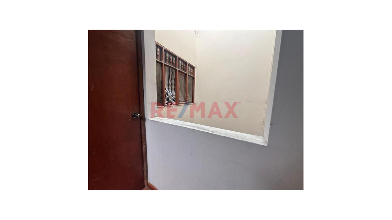 Ocasion! Vendo Depa En El Tercer Y Segundo Piso 260 M² De Ocasion En La Urb El Trebol — foto 2