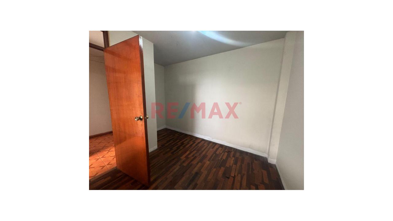 Ocasion! Vendo Depa En El Tercer Y Segundo Piso 260 M² De Ocasion En La Urb El Trebol — foto 4