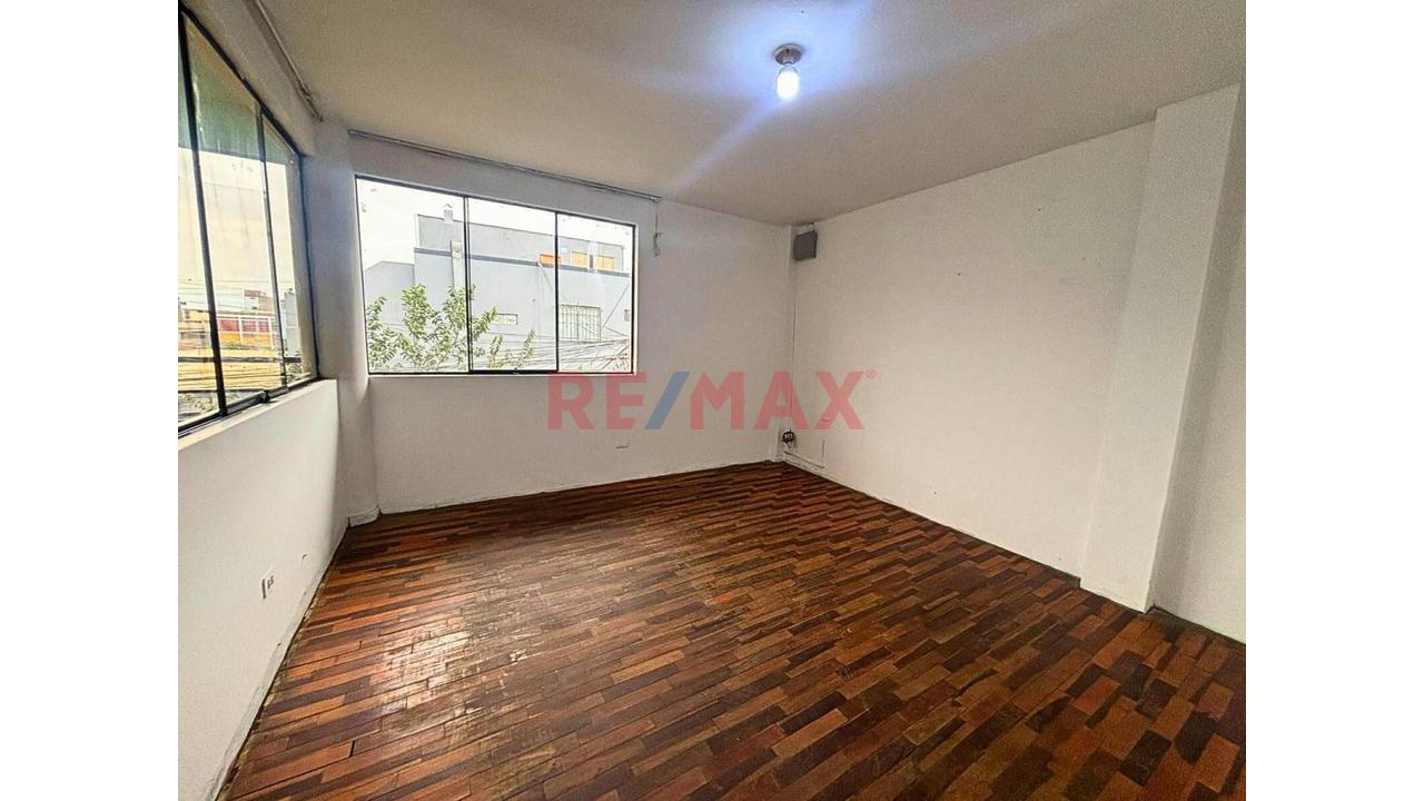 Ocasion! Vendo Depa En El Tercer Y Segundo Piso 260 M² De Ocasion En La Urb El Trebol