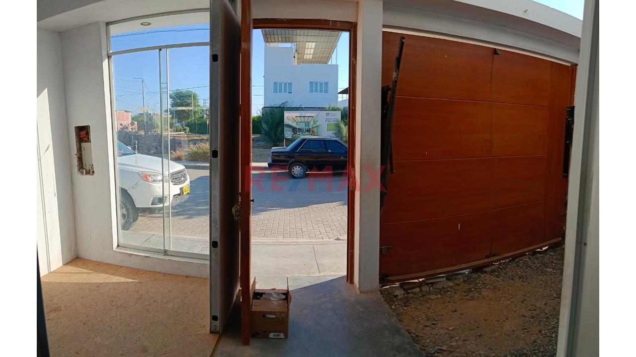 📢 Se Vende Hermosa Casa En 📍Urb. Alameda Country Club – Castilla, Piura 💰 Precio: S/ 380,000 Soles . 📐 At: 90.00 M² | Ac: 180.00 M² - 7