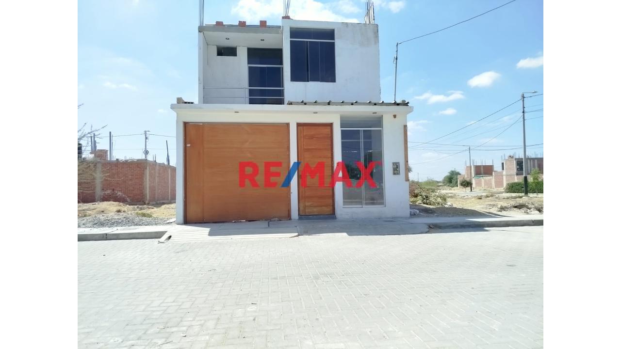 📢 Se Vende Hermosa Casa En 📍Urb. Alameda Country Club – Castilla, Piura 💰 Precio: S/ 380,000 Soles . 📐 At: 90.00 M² | Ac: 180.00 M² - 1